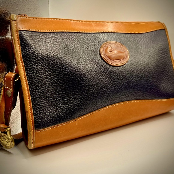 Beautiful Rare Dooney& Bourke Leather Crossbody Bag-Excellent Condition A2545458 - Picture 1 of 15